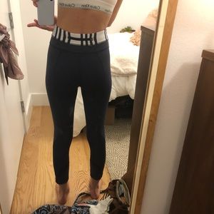 navy cropped lulu leggings